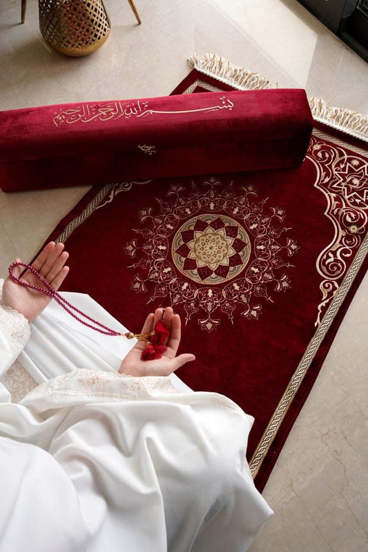 طقم من المخمل فاخر سجادة صلاه مع مسبحه ببوكس مخمل\