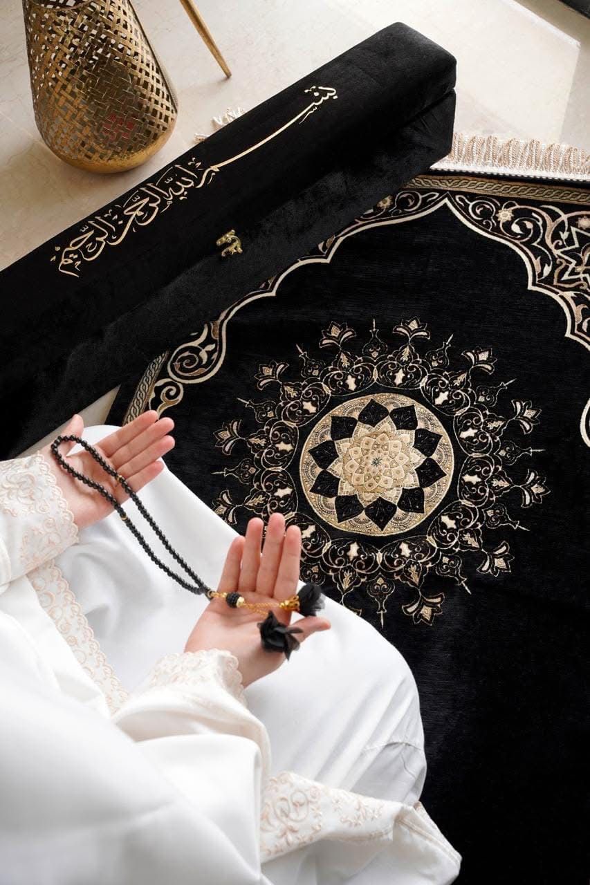 طقم من المخمل فاخر سجادة صلاه مع مسبحه ببوكس مخمل\