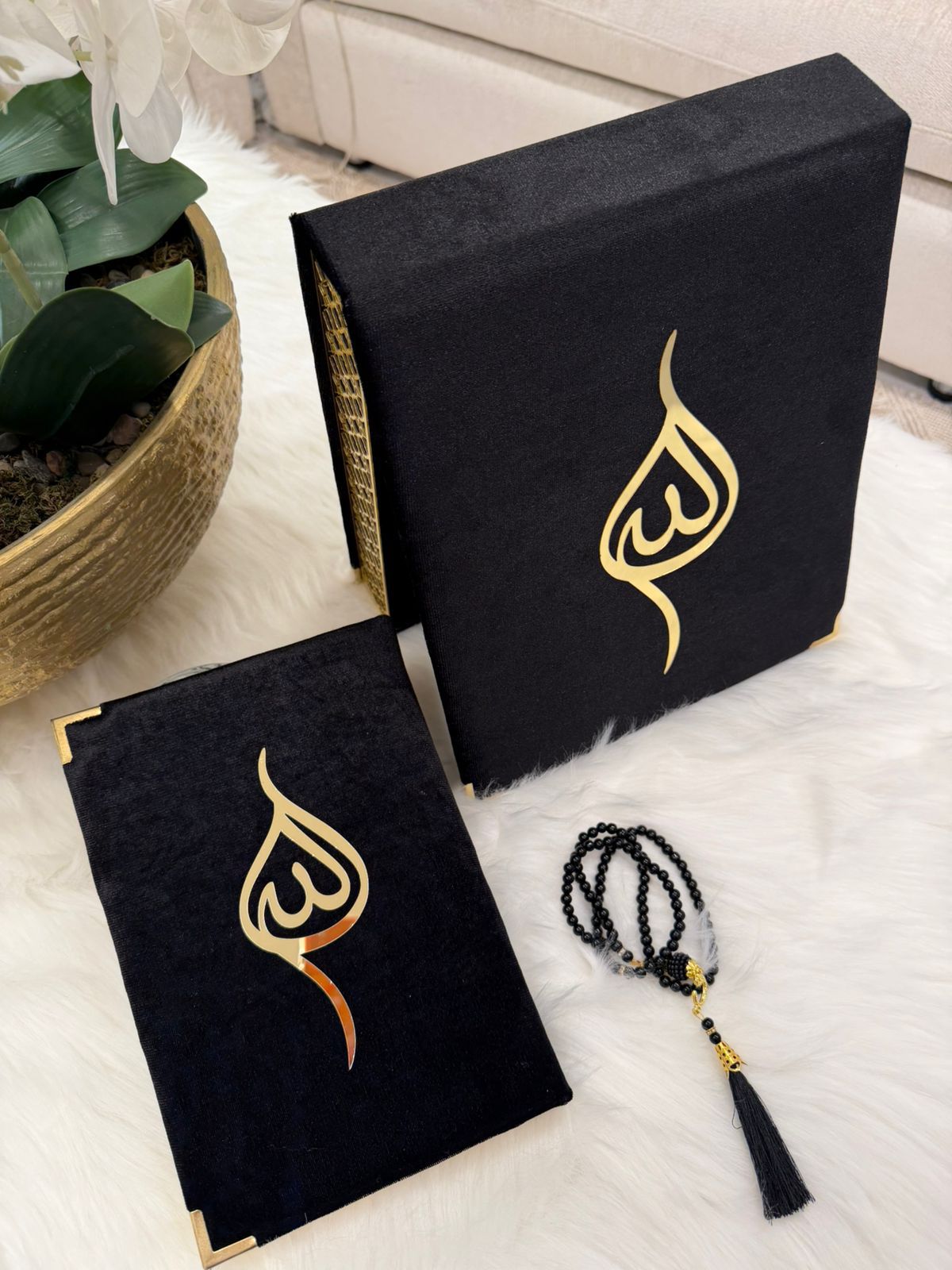 Velvet Qur’an Set with Misbaha – Embroidered Velvet Box with Acrylic