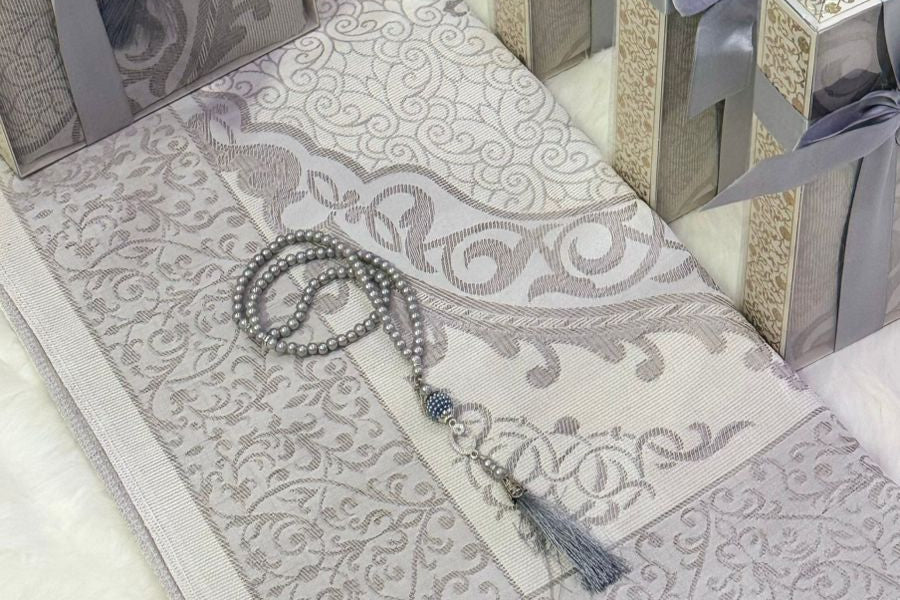 سجادة صلاة تفتا تركي مع مسبحة لؤلؤ – بكج أنيق