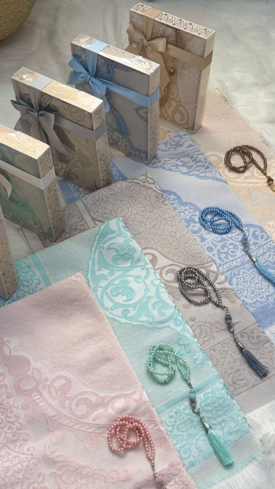 سجادة صلاة تفتا تركي مع مسبحة لؤلؤ – بكج أنيق